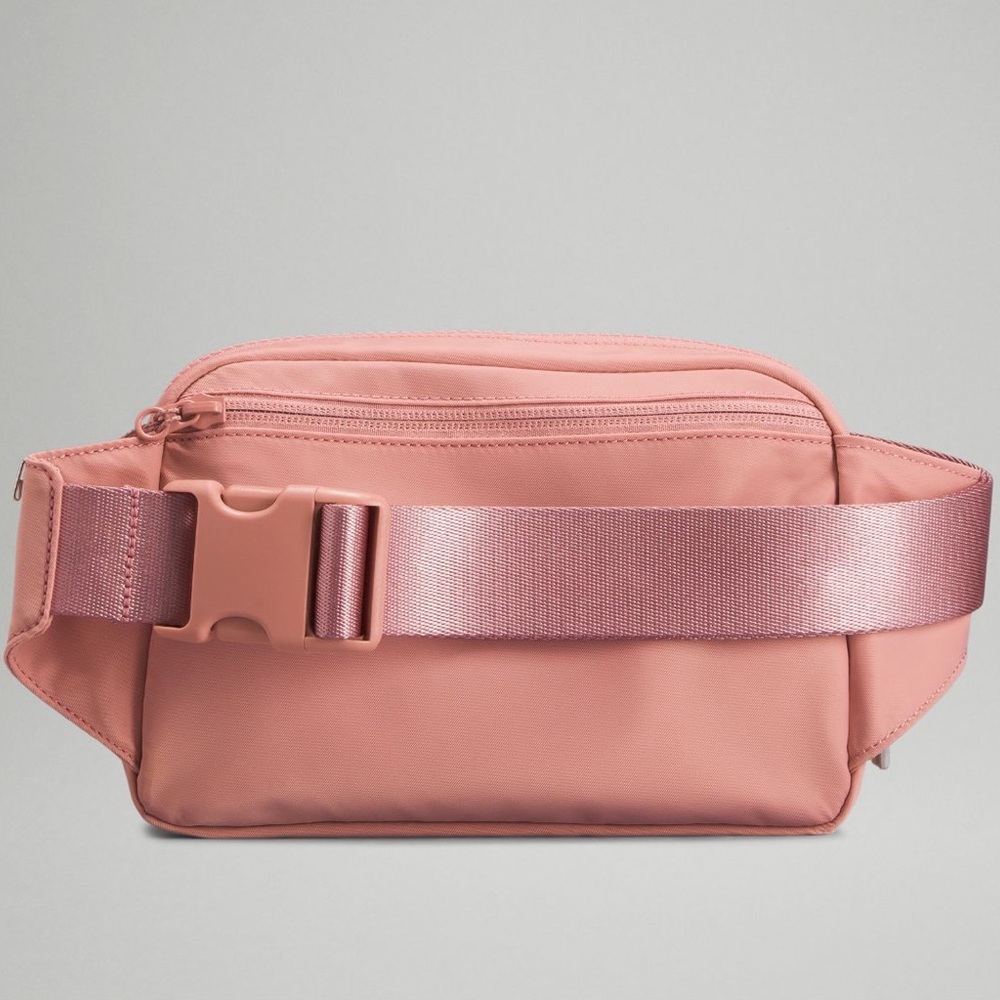 NWT Lululemon Everywhere Belt Bag EBB 2L Large Pastel Pink Crossbody Mini Bag - Picture 3 of 5